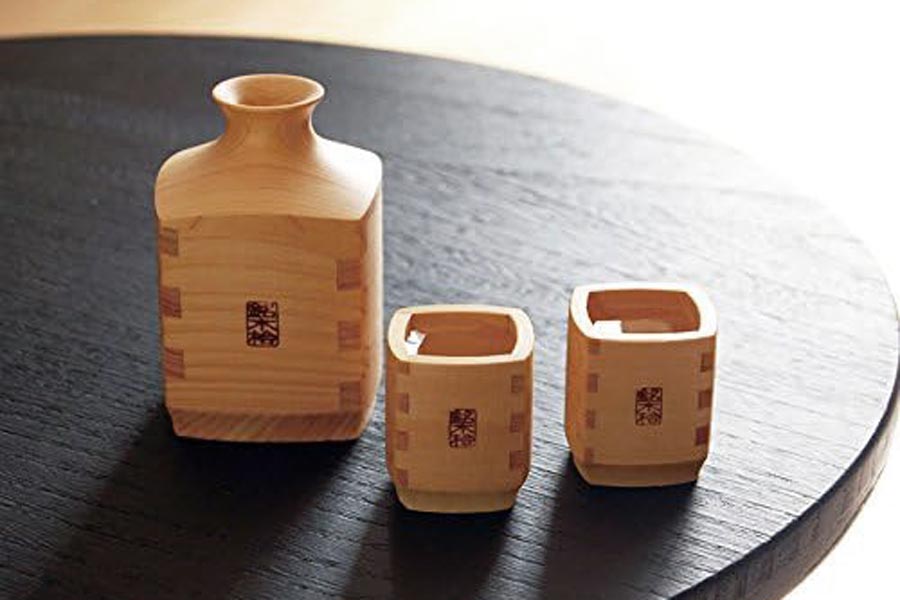 国産ヒノキ 匠・角ぐいのみセット（写真1）